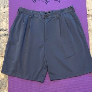 Izod Golf Men's Blue Pleated Shorts size 36